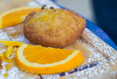 西西里岛的糕点里装满了橘子奶油
