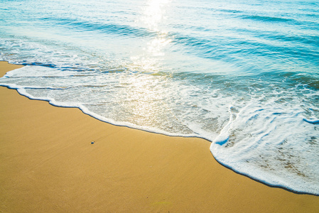 海滩海浪