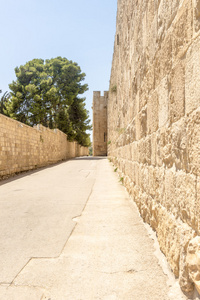 古老的城墙和塔楼在老耶路撒冷图片