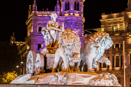 在 Cibeles 一同庆祝喷泉