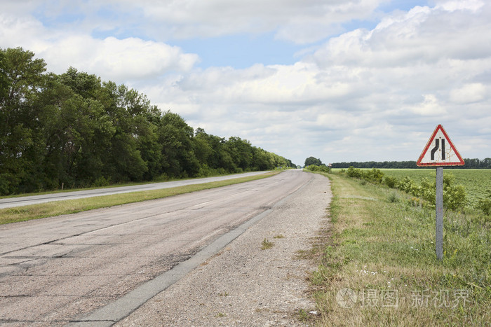 指示单向道路结束的标志