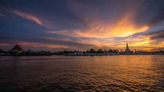 赵海傍河，曼谷，泰国的夕阳