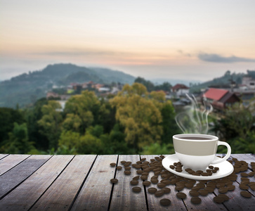 桌山的景色上咖啡的杯子图片