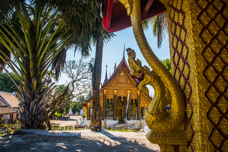 与黄金的佛教寺庙。銮 Prabang.Laos