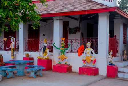 与黄金的佛教寺庙。銮 Prabang.Laos