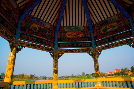 与阳光明媚的日子，泰国 Udon Thani 的传统中国馆