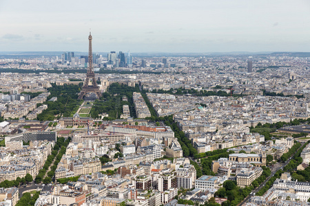蒙帕纳斯大厦的巴黎埃菲尔铁塔为视角