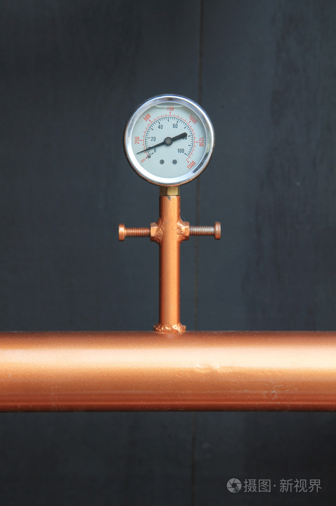 在铜管上安装压力表米