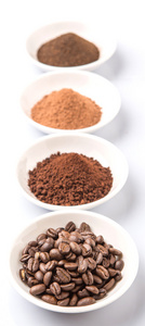 咖啡豆粉状咖啡巧克力粉加工好的茶叶饮料白碗白底