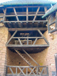 堡垒里的木制楼梯