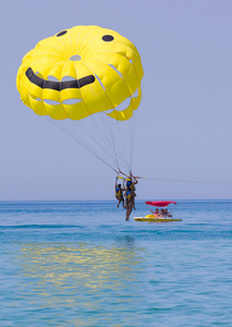 在水上滑翔伞
