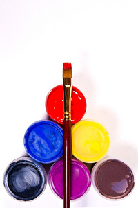 瓶用水粉颜料和画笔绘画艺术