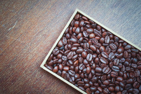 咖啡豆与滤波效果复古怀旧风格图片