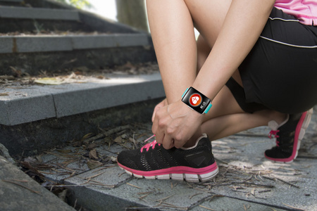 运动女性系鞋带穿健康传感器智能手表