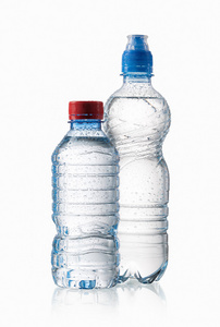 水。水与水的小塑料瓶滴眼液对白色 bac
