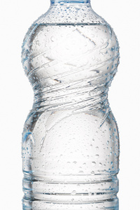 水。用水的小塑料水瓶滴在白色的背上