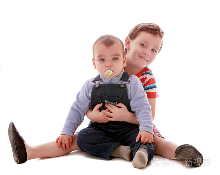 两个小男孩