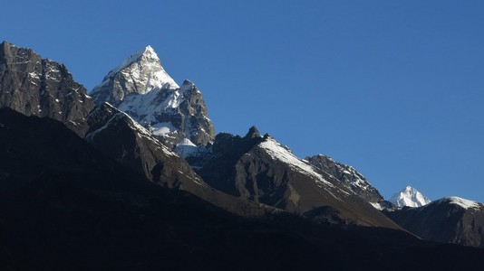 Phuletate 和其他在珠穆朗玛峰地区的高山