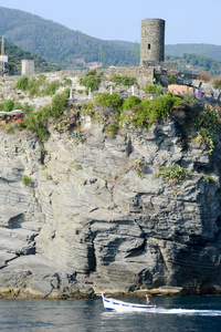 美丽的景色多彩村庄 Vernazza，意大利