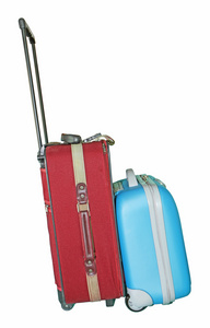 红色和蓝色旅行箱包孤立在白色的背景