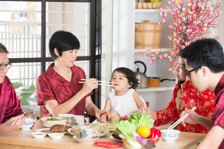 中国农历新年晚宴家庭