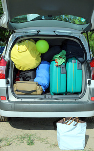 行李和行李箱离开家庭暑假时图片