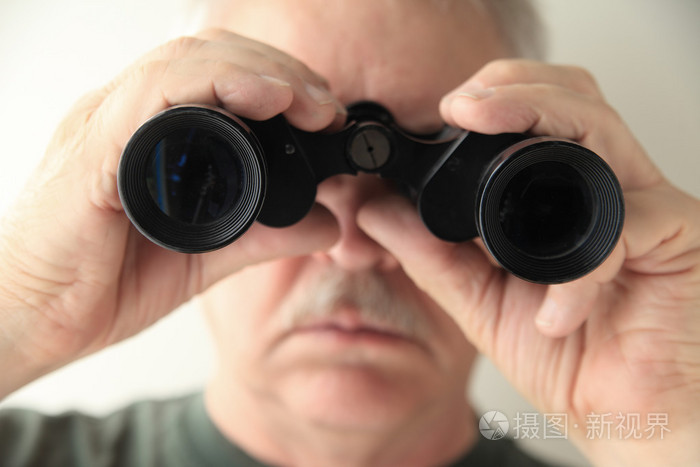 高级名手持双筒望远镜