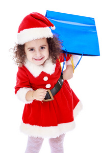 穿着圣诞老人服装和包裹的小女孩