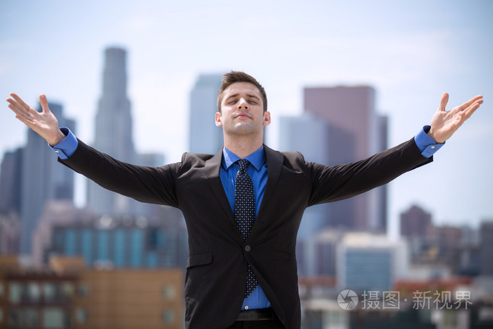 商务人士臂膀冲天成功的百万富翁首席执行官l