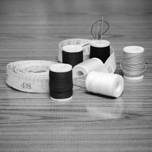 缝纫工具包黑色和白色的颜色色调风格