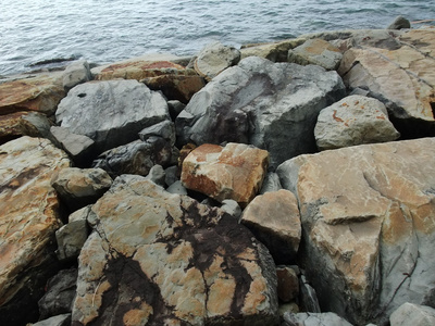 哥打京那巴鲁，马来西亚舒特拉海港海边