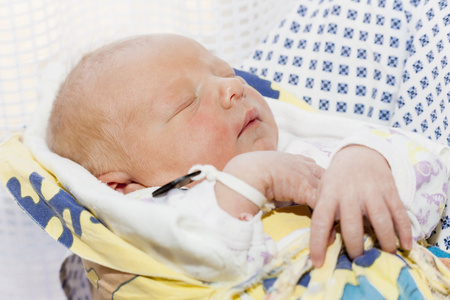 孕产妇住院初生女婴