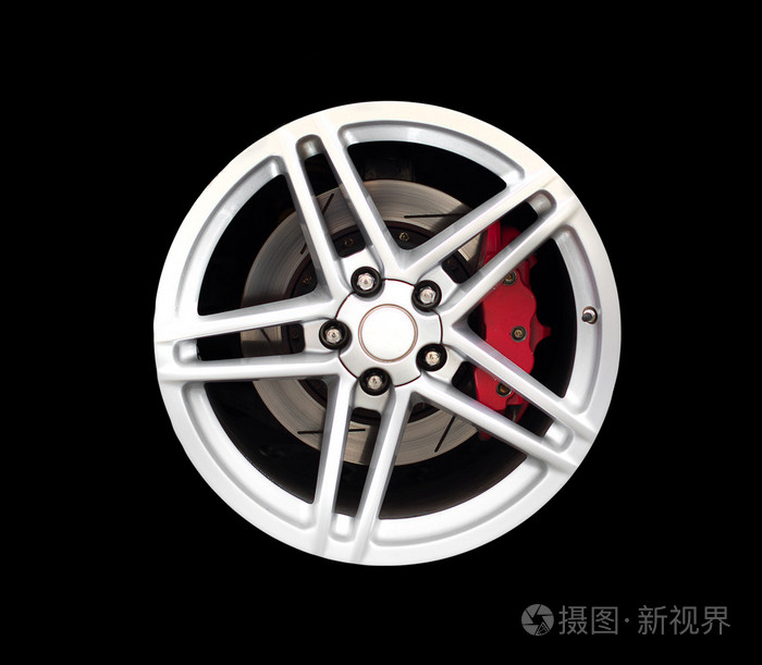 黑色背景上孤立的跑车 rim