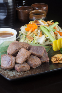 日本料理。牛肉多维数据集的背景