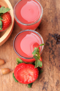 新鲜的草莓汁
