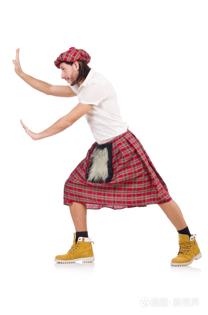 穿上白色孤立的苏格兰裙子的男人