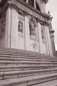 威尼斯圣玛丽亚大教堂的台阶