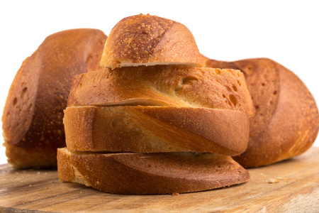 木菜板上切片面包