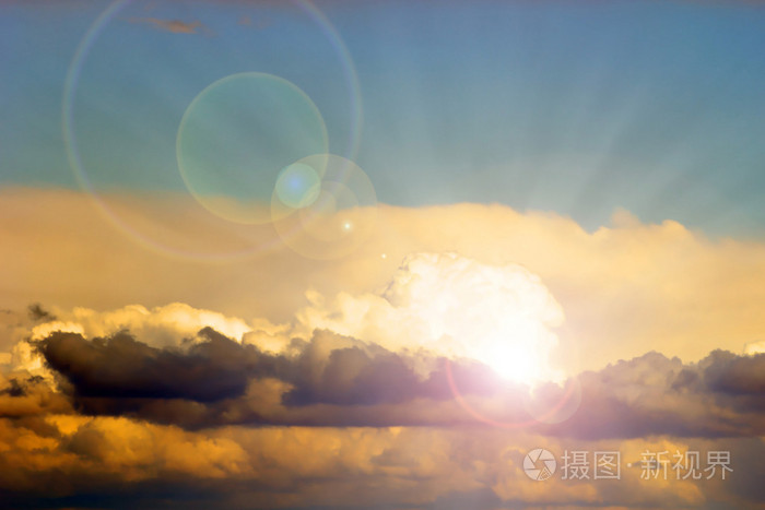 云后美丽的太阳