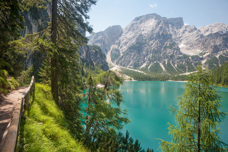 徒步在湖 Braies