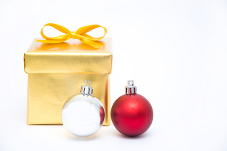 礼品盒和圣诞球