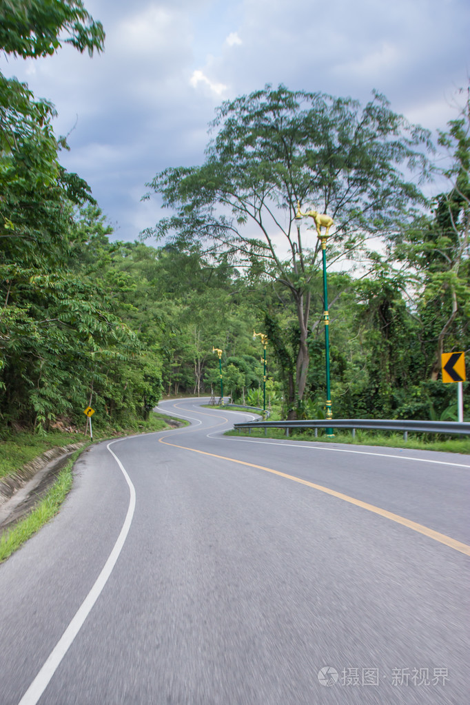 山区的道路路的转弯