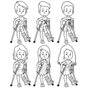 伤心的女孩们和男孩与一条腿骨折打石膏照片