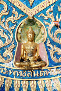 一名佛教僧人的雕像