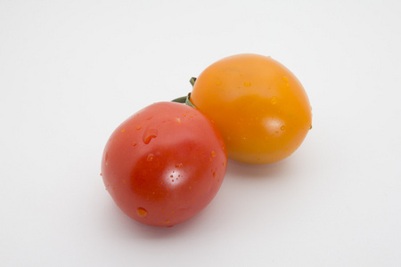 黄色和红色的西红柿