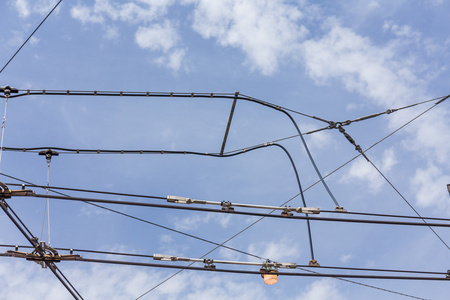 电缆线路高低压电力线路电车无轨电车电力电缆线路覆盖着冰雪的电线