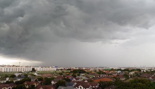 多云的雨泰国