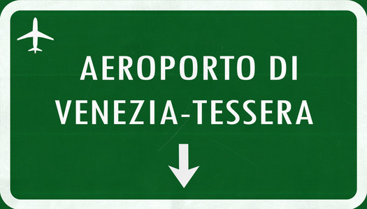 威尼斯意大利机场公路标志
