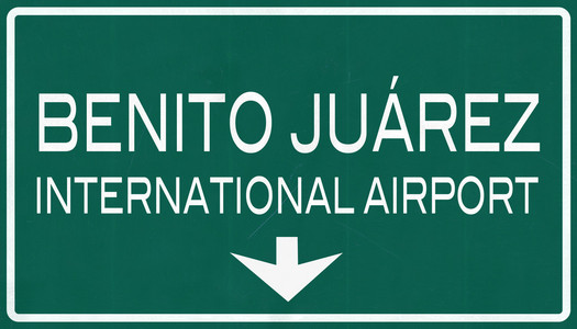 墨西哥城贝尼托华雷斯国际机场公路标志