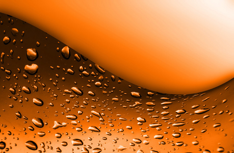 与滴水的橙色背景